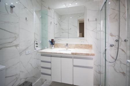 Apartamento à venda com 94m², 2 quartos e 2 vagas Apartamento à venda com 94m², 2 quartos e 2 vagasBanheiro da Suíte 1