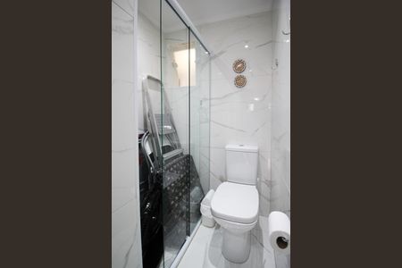 Apartamento à venda com 94m², 2 quartos e 2 vagas Apartamento à venda com 94m², 2 quartos e 2 vagasBanheiro