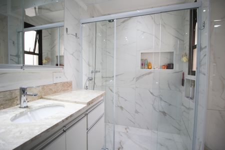 Apartamento à venda com 94m², 2 quartos e 2 vagas Apartamento à venda com 94m², 2 quartos e 2 vagasBanheiro da Suíte 1