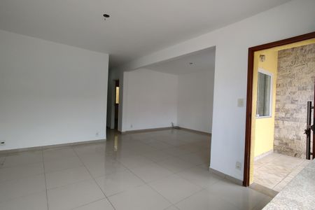 Casa à venda com 113m², 3 quartos e 2 vagas Casa à venda com 113m², 3 quartos e 2 vagasSala