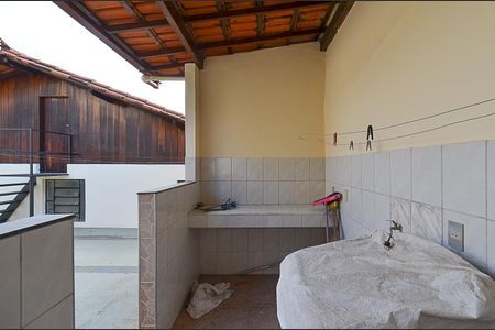 Casa à venda com 460m², 4 quartos e 3 vagasÁrea de Serviço Casa 2