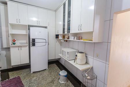 Casa à venda com 460m², 4 quartos e 3 vagasCasa 2- Cozinha
