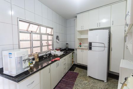 Casa à venda com 460m², 4 quartos e 3 vagasCasa 2- Cozinha