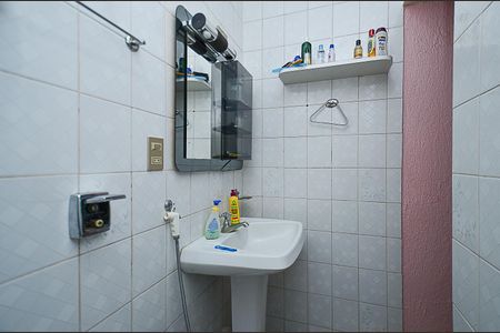 Casa à venda com 460m², 4 quartos e 3 vagasBanheiro Suíte Casa 1