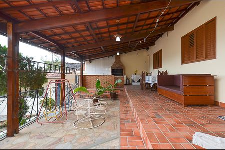 Casa à venda com 460m², 4 quartos e 3 vagasVaranda