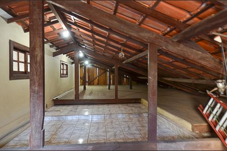 Casa à venda com 460m², 4 quartos e 3 vagasSotão