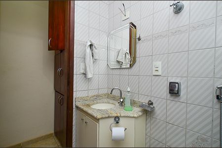 Casa à venda com 460m², 4 quartos e 3 vagasBanheiro Social Casa 1