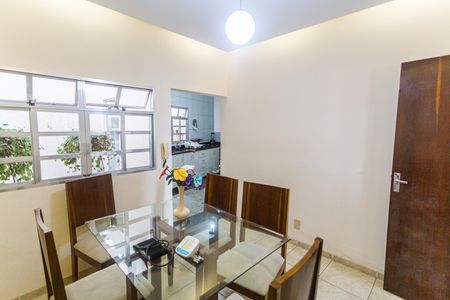 Casa à venda com 460m², 4 quartos e 3 vagasCasa 2- Copa