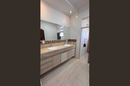 Casa à venda com 270m², 3 quartos e 4 vagas Casa à venda com 270m², 3 quartos e 4 vagasBanheiro 2