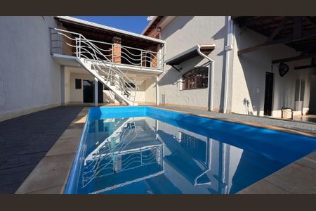 Casa à venda com 270m², 3 quartos e 4 vagas Casa à venda com 270m², 3 quartos e 4 vagasÁrea comum