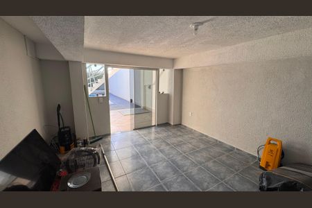Casa à venda com 270m², 3 quartos e 4 vagas Casa à venda com 270m², 3 quartos e 4 vagasÁrea comum
