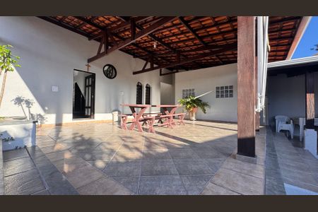 Casa à venda com 270m², 3 quartos e 4 vagas Casa à venda com 270m², 3 quartos e 4 vagasÁrea comum