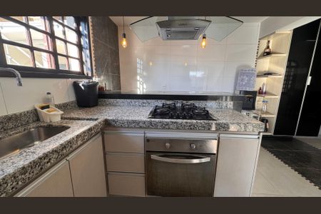 Casa à venda com 270m², 3 quartos e 4 vagas Casa à venda com 270m², 3 quartos e 4 vagasCozinha