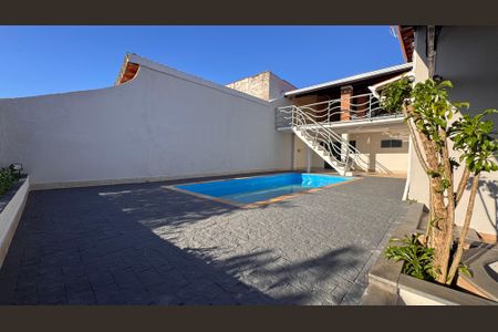 Casa à venda com 270m², 3 quartos e 4 vagas Casa à venda com 270m², 3 quartos e 4 vagasÁrea comum