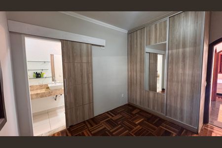 Casa à venda com 270m², 3 quartos e 4 vagas Casa à venda com 270m², 3 quartos e 4 vagasQuarto 1