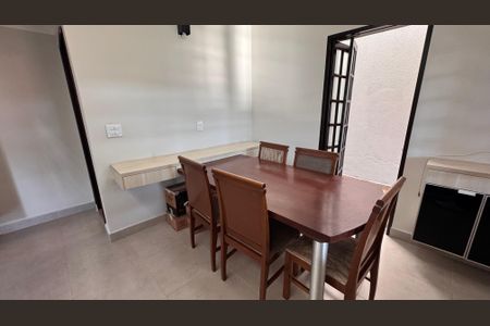 Casa à venda com 270m², 3 quartos e 4 vagas Casa à venda com 270m², 3 quartos e 4 vagasSala de Jantar