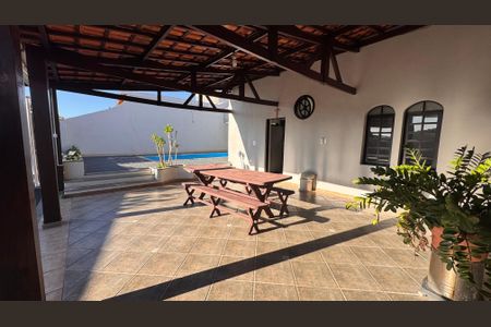 Casa à venda com 270m², 3 quartos e 4 vagas Casa à venda com 270m², 3 quartos e 4 vagasÁrea comum