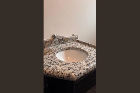 Casa à venda com 270m², 3 quartos e 4 vagas Casa à venda com 270m², 3 quartos e 4 vagasBanheiro 2