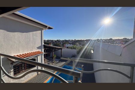 Casa à venda com 270m², 3 quartos e 4 vagas Casa à venda com 270m², 3 quartos e 4 vagasÁrea comum