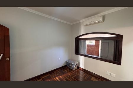 Casa à venda com 270m², 3 quartos e 4 vagas Casa à venda com 270m², 3 quartos e 4 vagasSala