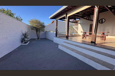 Casa à venda com 270m², 3 quartos e 4 vagas Casa à venda com 270m², 3 quartos e 4 vagasÁrea comum