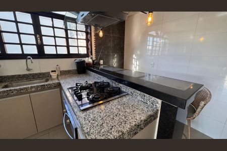 Casa à venda com 270m², 3 quartos e 4 vagas Casa à venda com 270m², 3 quartos e 4 vagasCozinha