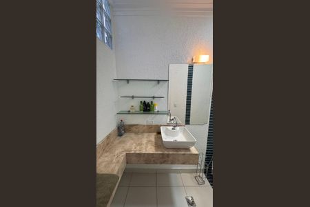 Casa à venda com 270m², 3 quartos e 4 vagas Casa à venda com 270m², 3 quartos e 4 vagasBanheiro