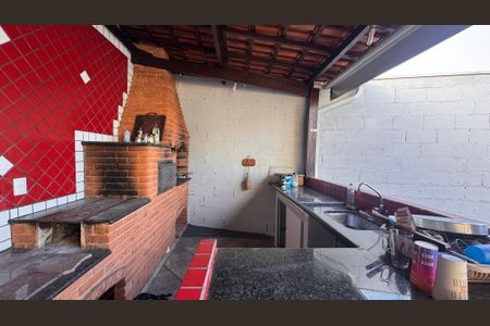 Casa à venda com 270m², 3 quartos e 4 vagas Casa à venda com 270m², 3 quartos e 4 vagasÁrea comum