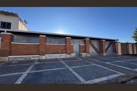 Casa à venda com 270m², 3 quartos e 4 vagas Casa à venda com 270m², 3 quartos e 4 vagasÁrea comum