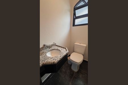 Casa à venda com 270m², 3 quartos e 4 vagas Casa à venda com 270m², 3 quartos e 4 vagasBanheiro 2