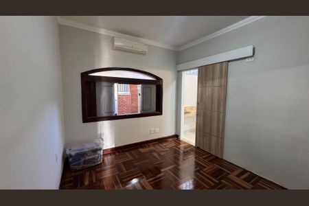 Casa à venda com 270m², 3 quartos e 4 vagas Casa à venda com 270m², 3 quartos e 4 vagasSala