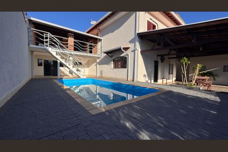 Casa à venda com 270m², 3 quartos e 4 vagas Casa à venda com 270m², 3 quartos e 4 vagasÁrea comum