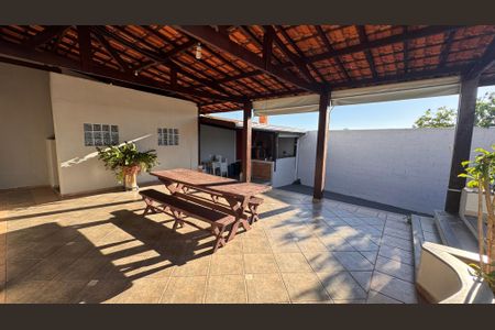 Casa à venda com 270m², 3 quartos e 4 vagas Casa à venda com 270m², 3 quartos e 4 vagasÁrea comum