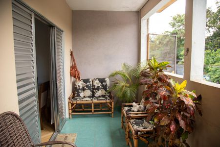 Casa à venda com 480m², 4 quartos e 3 vagas Casa à venda com 480m², 4 quartos e 3 vagasVaranda