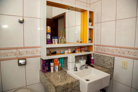 Casa à venda com 480m², 4 quartos e 3 vagas Casa à venda com 480m², 4 quartos e 3 vagasBanheiro da Suíte