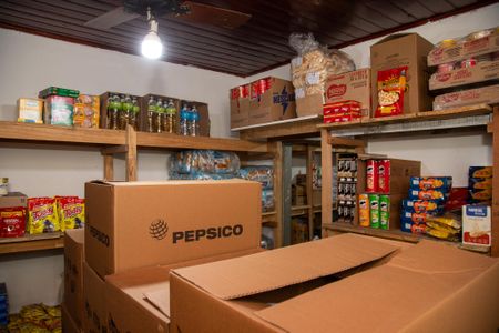 Casa à venda com 480m², 4 quartos e 3 vagas Casa à venda com 480m², 4 quartos e 3 vagasQuarto