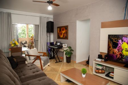 Casa à venda com 480m², 4 quartos e 3 vagas Casa à venda com 480m², 4 quartos e 3 vagasSala