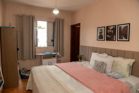 Casa à venda com 480m², 4 quartos e 3 vagas Casa à venda com 480m², 4 quartos e 3 vagasQuarto Suíte