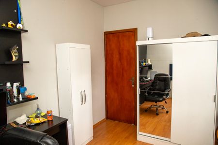 Casa à venda com 480m², 4 quartos e 3 vagas Casa à venda com 480m², 4 quartos e 3 vagasQuarto 3