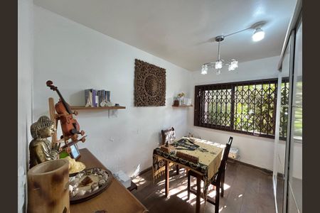 Casa à venda com 265m², 4 quartos e 2 vagas Casa à venda com 265m², 4 quartos e 2 vagasQuarto 1