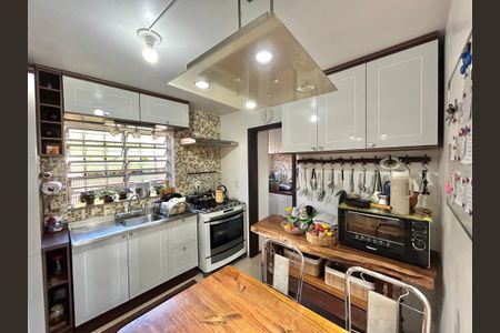 Casa à venda com 265m², 4 quartos e 2 vagas Casa à venda com 265m², 4 quartos e 2 vagasCozinha
