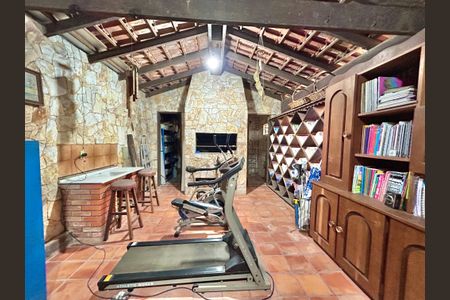 Casa à venda com 265m², 4 quartos e 2 vagas Casa à venda com 265m², 4 quartos e 2 vagasÁrea comum - Churrasqueira