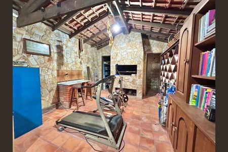 Casa à venda com 265m², 4 quartos e 2 vagas Casa à venda com 265m², 4 quartos e 2 vagasÁrea comum - Churrasqueira