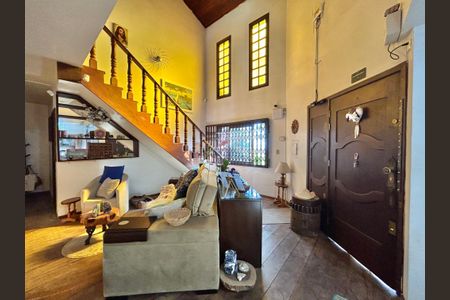 Casa à venda com 265m², 4 quartos e 2 vagas Casa à venda com 265m², 4 quartos e 2 vagasSala