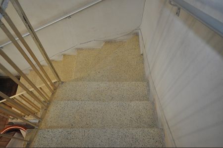 Casa à venda com 92m², 2 quartos e 1 vagaEscada