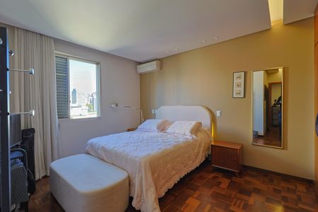 Apartamento à venda com 190m², 3 quartos e 2 vagas Apartamento à venda com 190m², 3 quartos e 2 vagasSuíte