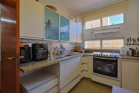 Apartamento à venda com 190m², 3 quartos e 2 vagas Apartamento à venda com 190m², 3 quartos e 2 vagasCozinha