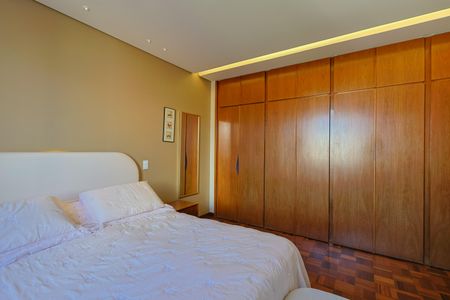 Apartamento à venda com 190m², 3 quartos e 2 vagas Apartamento à venda com 190m², 3 quartos e 2 vagasSuíte