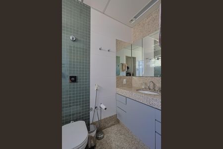 Apartamento à venda com 190m², 3 quartos e 2 vagas Apartamento à venda com 190m², 3 quartos e 2 vagasBanheiro da Suíte
