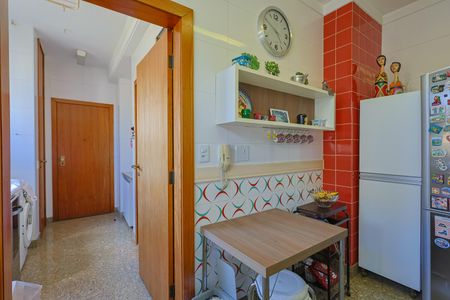 Apartamento à venda com 190m², 3 quartos e 2 vagas Apartamento à venda com 190m², 3 quartos e 2 vagasCozinha